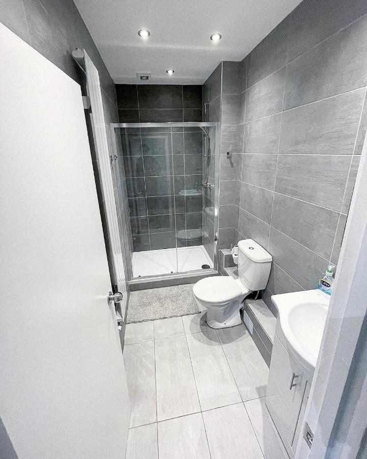 Ak Serviced Apartments - Exclusive Two-Bedroom Apartment 카디프 외부 사진