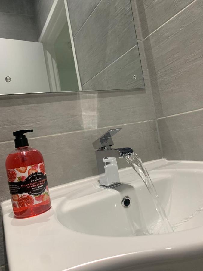 Ak Serviced Apartments - Exclusive Two-Bedroom Apartment 카디프 외부 사진